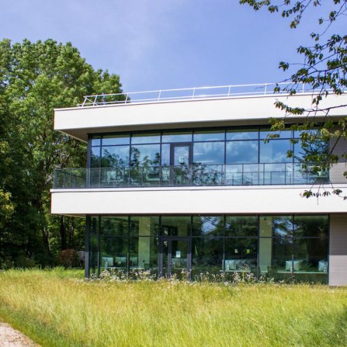 Outside view of the 42 Lyon campus