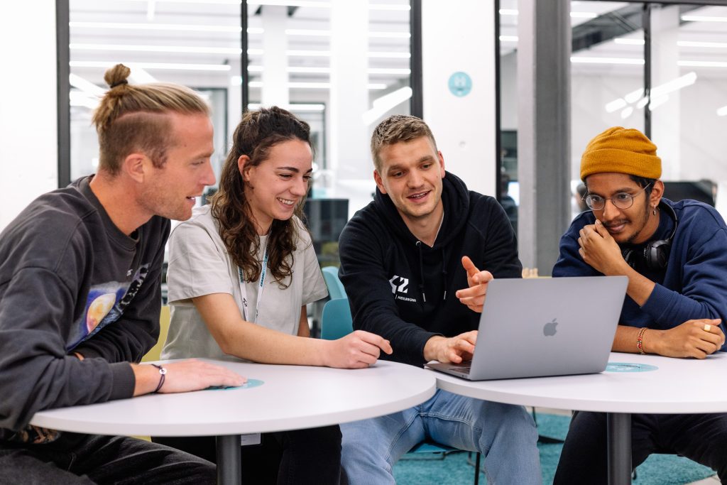 42 Heilbronn students working together